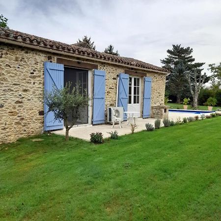 La Petite Maison Bleue Avec Piscine Loubejac Exterior photo