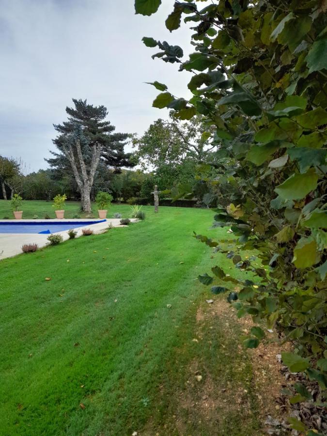 La Petite Maison Bleue Avec Piscine Loubejac Exterior photo